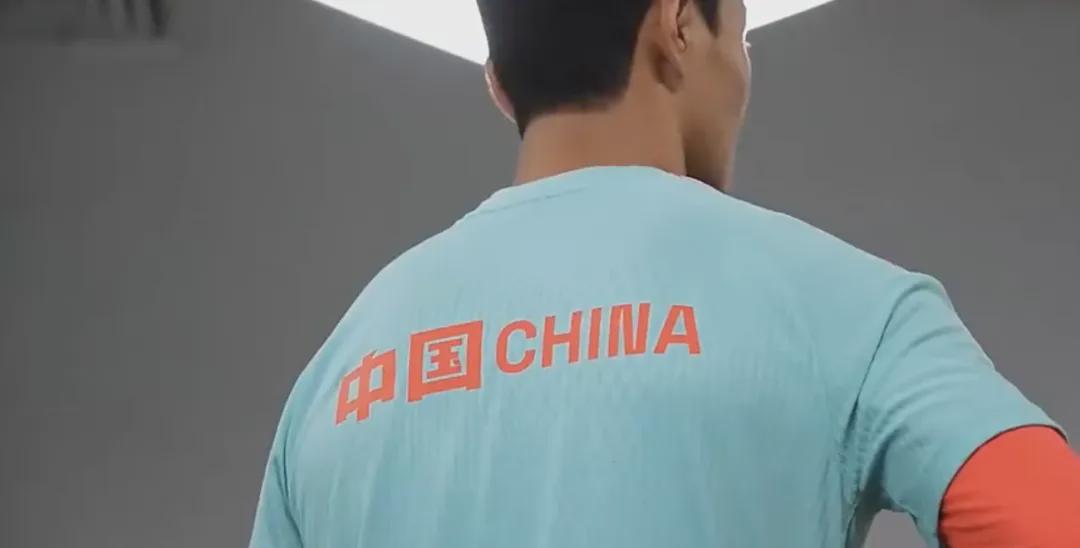 九游官网-国足挥汗如雨训练！张玉宁毛伟杰：全队团结一心，都想为国而战